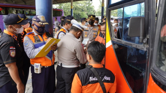 Demi Keselamatan Para penumpang, Belasan Sopir Bus Dites Urine