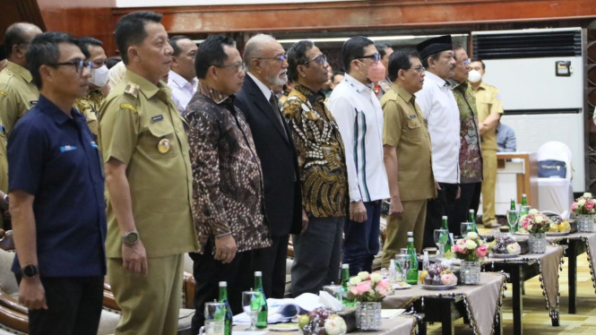 Mendagri Tito Karnavian dan jajaran pemerintah di Aceh.