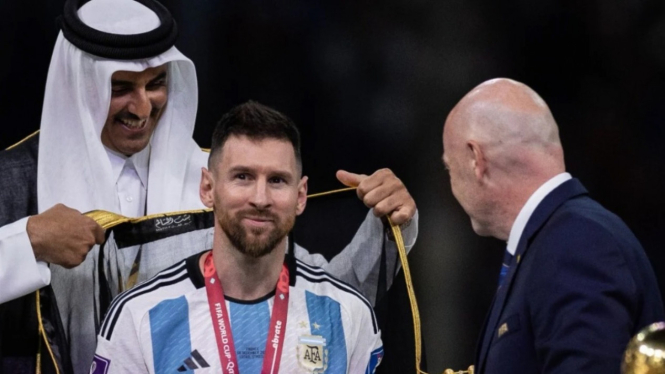 Mengejutkan! Jubah Bisht yang Dipakai Messi Ditawar Rp15,5 Miliar