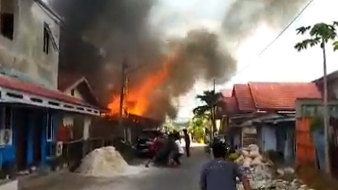Ditinggal Pemiliknya ke Malaysia, Rumah Hangus Terbakar