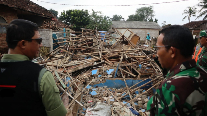 BNPB percepat pembersihan material akibat gempa Cianjur.