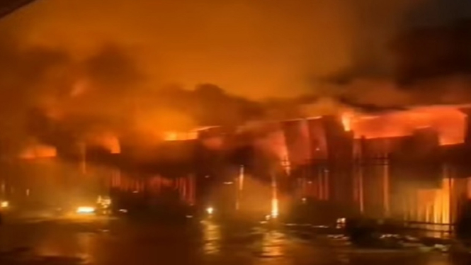Video Detik-detik Kebakaran Hebat Menghanguskan Ratusan Kios