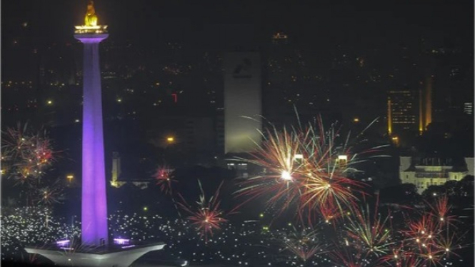 Perayaan malam tahun baru di Monas 2016.