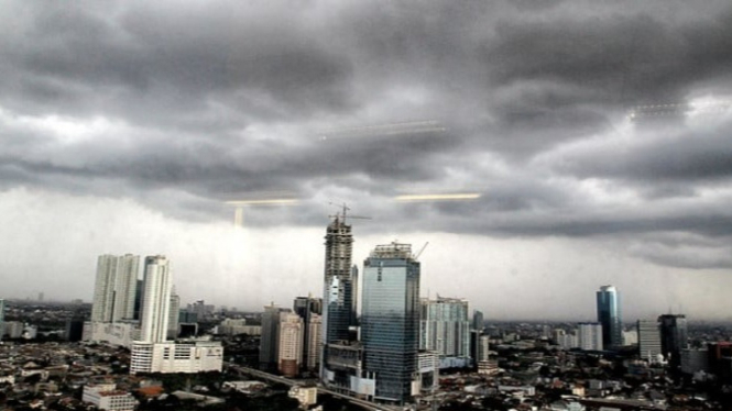 Ilustrasi cuaca mendung di DKI Jakarta.