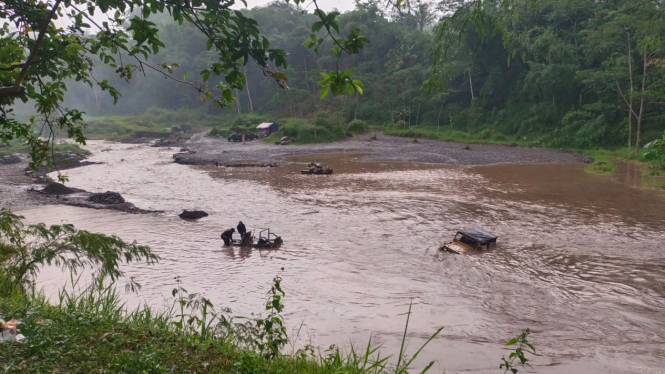3 Jip Wisata Terjebak Banjir Lahar Hujan di Gunung Merapi