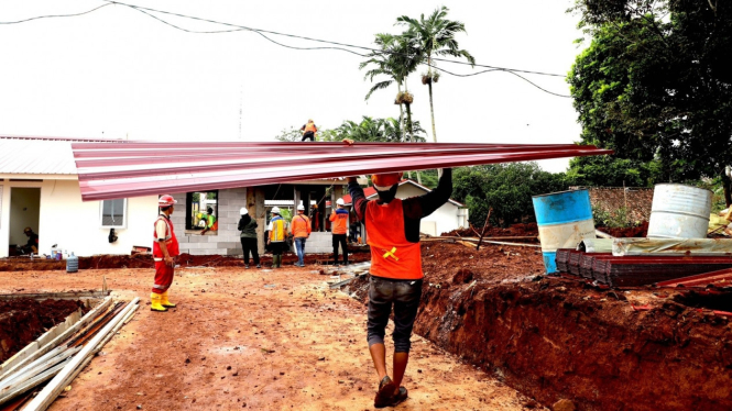 Pembangunan hunian tetap relokasi warga di Cianjur, Jawa Barat.