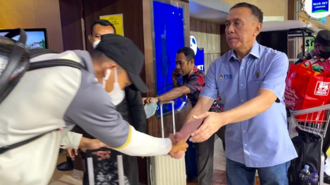 Ketum PSSI M Iriawan saat melepas Timnas di Bandara Soekarno Hatta
