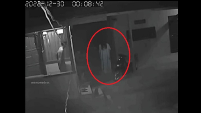 Horor, Penampakan Kuntilanak Terekam CCTV Kepergok Seorang Pria