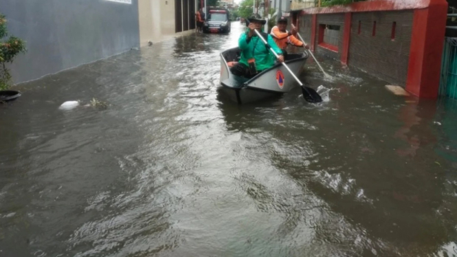 3 Orang Tewas Tersengat Listrik Selama Banjir Mengepung Semarang