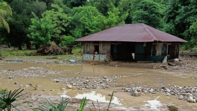 Rumah warga pasca banjir dan longsor di Kabupaten Kupang, NTT.