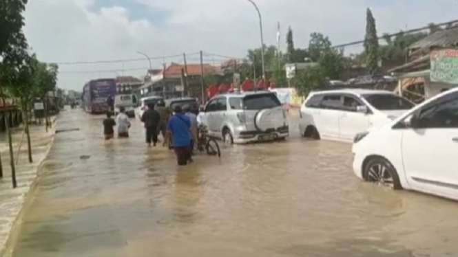 Sungai Blega Meluap, Jalan Raya dan Rumah Warga Terendam Banjir