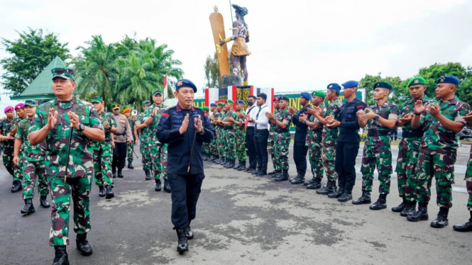 Panglima TNI dan Kapolri beri pengarahan di Papua.