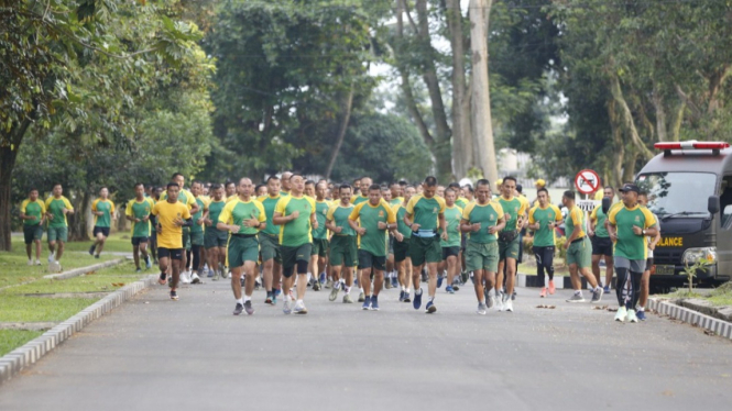 Ajak Prajurit Jaga Kebugaran Fisik, Pangdivif 1 Kostrad Lari 8 Km