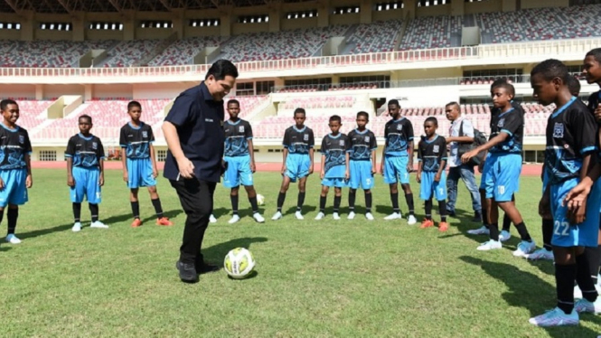 Menteri BUMN Erick Thohir saat Meresmikan Papua Football Academy