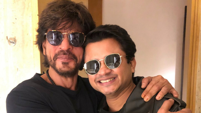 Salut! Shah Rukh Khan Layani Fans yang Ingin Bertemu Pukul 2 Pagi