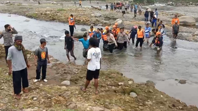Geger Penemuan Dua Mayat di Sungai Sengkarang