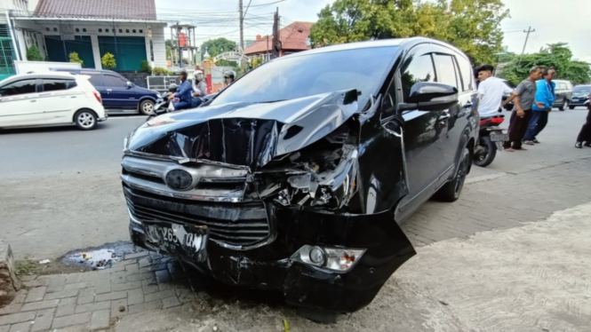 Mobil Anggota DPRD Jateng Kecelakaan, Begini Kondisnya