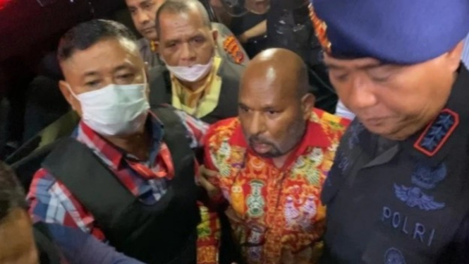 Gubernur Papua nonaktif Lukas Enembe ditangkap KPK.