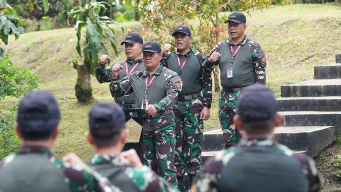 Panglima TNI Laksamana Yudo Margono tutup AKS di Akmi Magelang.