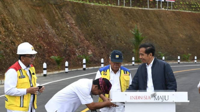 Presiden Jokowi resmikan Jalan Pintas Batas Kota Singaraja-Mengwitani.