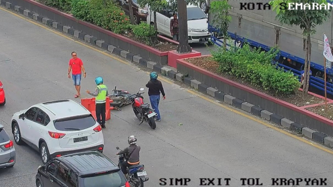 Terlibat Kecelakaan di Exit Tol Krapyak, Seorang Pemotor Meninggal