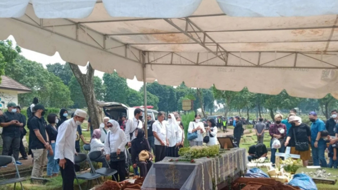 Pemakaman jasad Angela Hindriati di TPU Kampung Kandang.