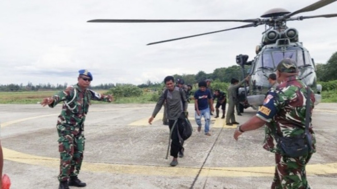 Parjurit TNI berhasil evakuasi 15 pekerja bangunan dari Nduga Papua.