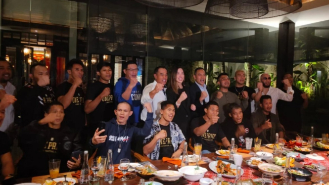 Ketum KOBI, Ardiansyah Bakrie bersama 12 peserta Fighter Academy