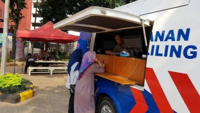 Pelayanan mobil SIM keliling.