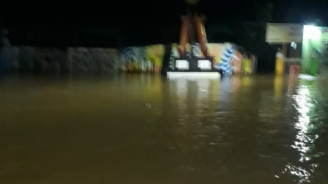 Banjir Sumbawa Barat Kian Meluas, Kota Taliwang Terendam, Listrik Mati