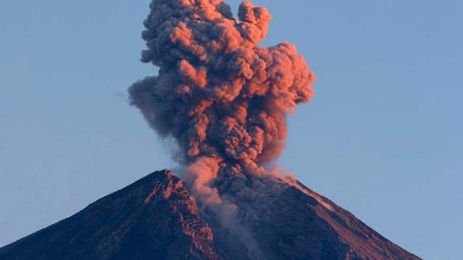 BREAKING NEWS: Gunung Semeru Meletus, Tinggi Kolom 800 Meter