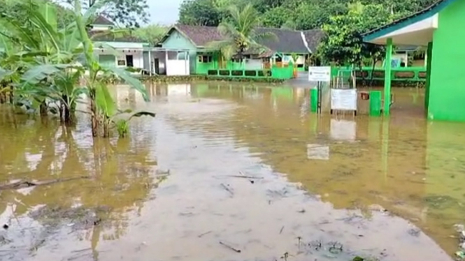 Salah Satu Sekolah di Kapanewon Girisubo Terendam Banjir.