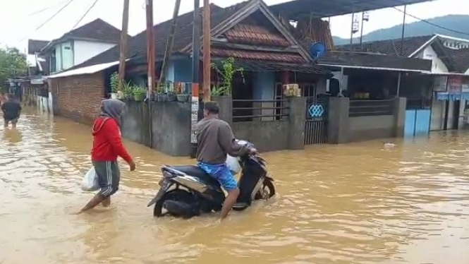 Banjir di Sumbawa Barat Rendam 7.500 Rumah, 30 Ribu Jiwa Terdampak