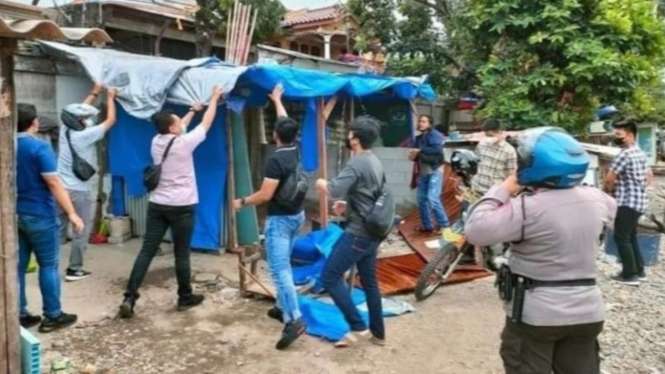Penggerebekan narkoba di Kampung Bahari, Jakarta Utara.