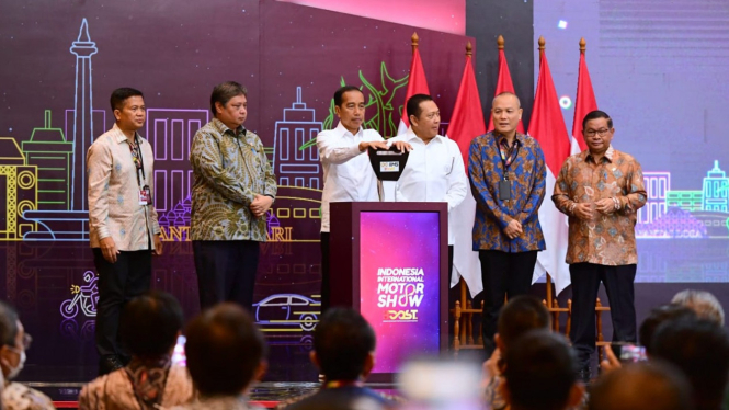 Presiden Joko Widodo membuka IIMS 2023