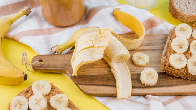 Ilustrasi sandwich pisang dan selai kacang