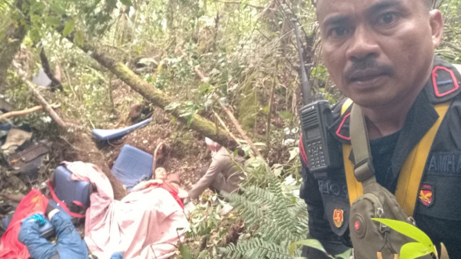 Evakuasi Dihentikan, Rombongan Polda Jambi Bermalam di Hutan