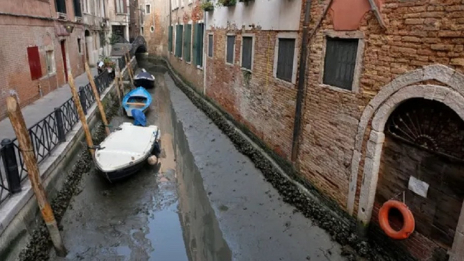 Kanal Kota Venesia Mengalami Kekeringan