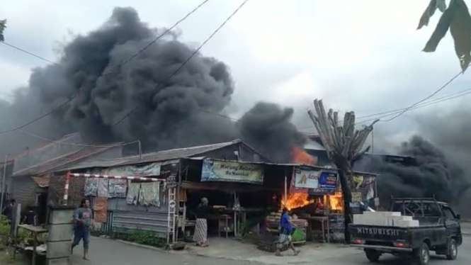 Home Industri Sterofom Terbakar, Kerugian Ditaksir Mencapai Rp300 Juta