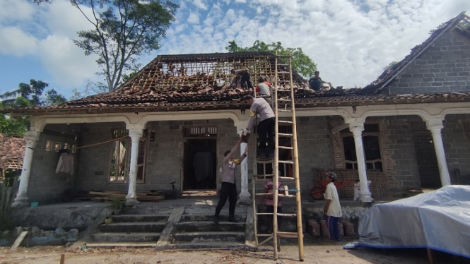 Rumah Warga Terdampak Ledakan Petasan di Blitar Mulai Diperbaiki