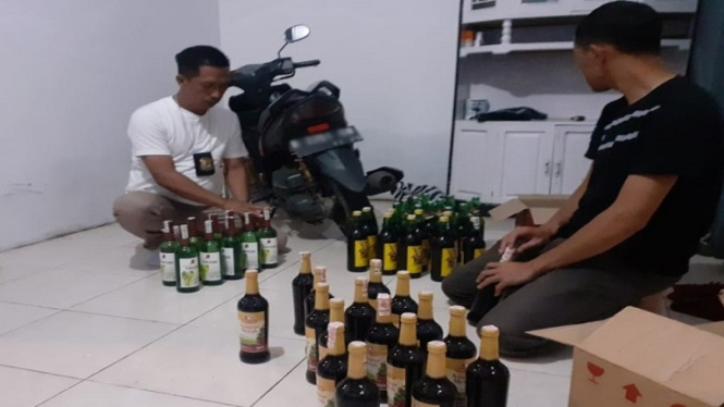 Puluhan Botol Miras Disita dari Tempat Karaoke di Banjarnegara