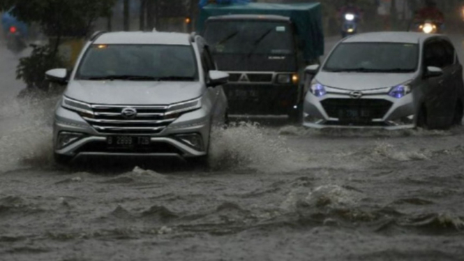 6 Ruas Jalan di Jakarta Pagi Ini Tergenang Banjir