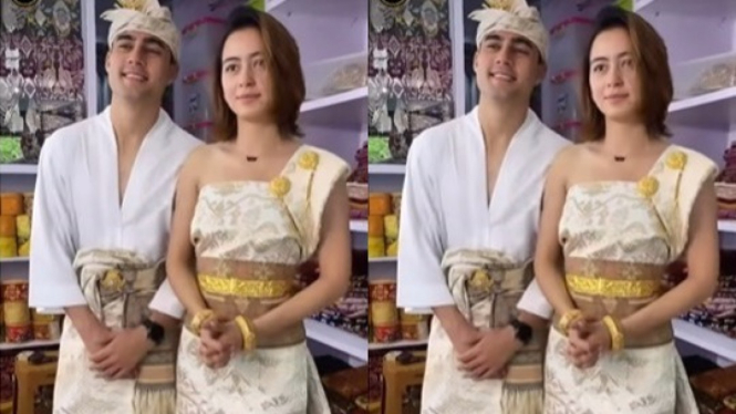 Laura Theux dan Indra Brotolaras fittting baju pengantin