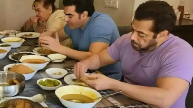 Salman Khan Terciduk Makan Bersama Arbaaz Khan