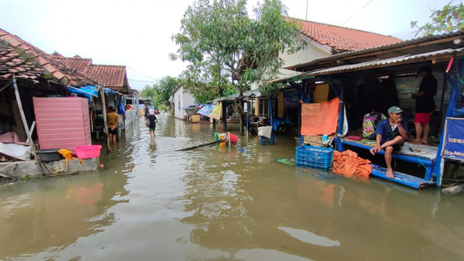 Diguyur Hujan Deras, Ratusan Rumah di Indramayu Terendam Banjir