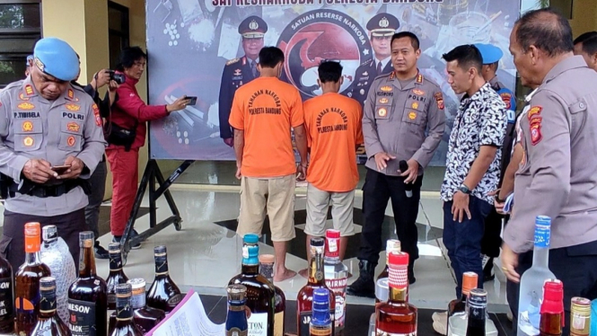 Racik Miras Impor Palsu, Dua orang Warga Bandung di Tangkap Polisi