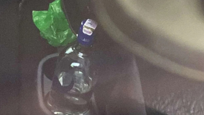 Penampakan botol minuman alkohol di mobil Rubicon Mario Dandy.