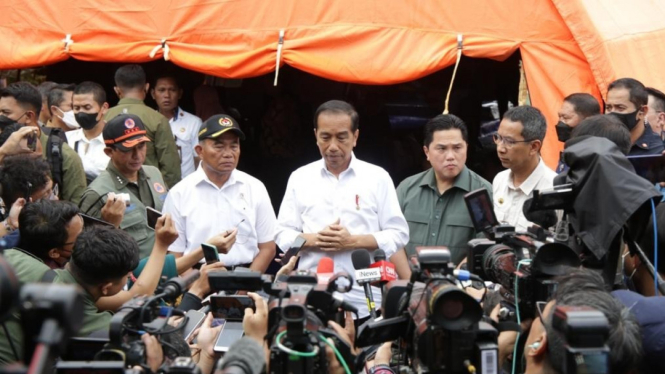 Presiden Joko Widodo kunjungi lokasi kebakaran depo Plumpang.