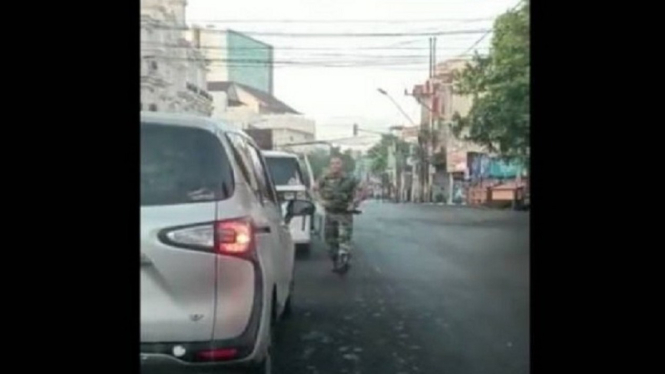 Oknum Prajurit TNI Ancam Pengemudi Mobil Pakai Senjata Tajam