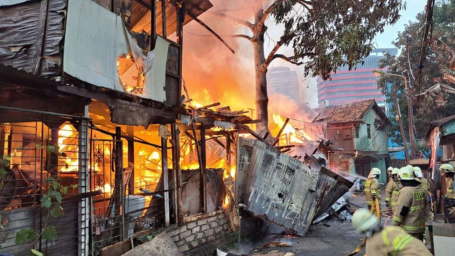 Lapak terbakar di Setiabudi, Jakarta Selatan.